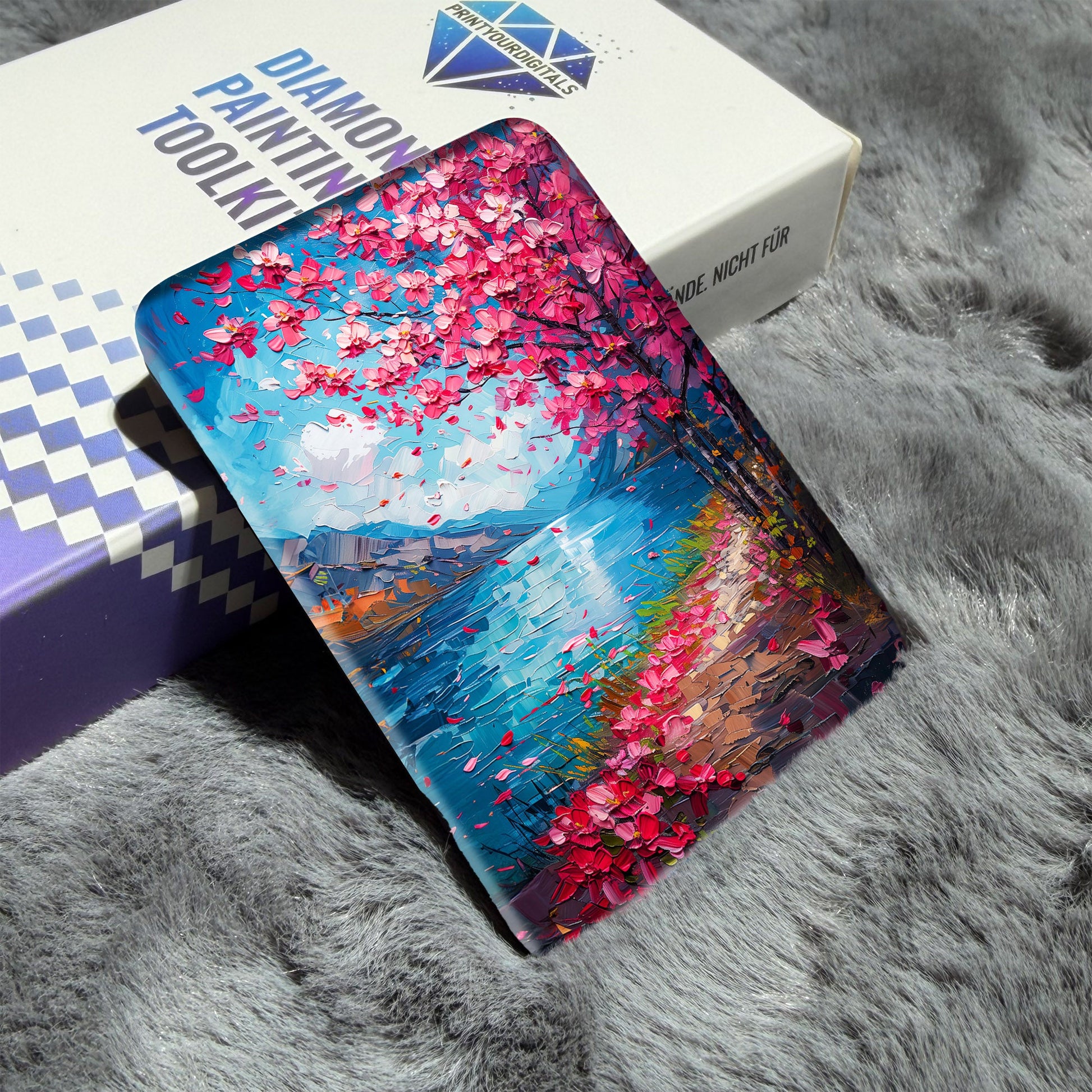 Cover Minder – Blühende Kirschblüten am See